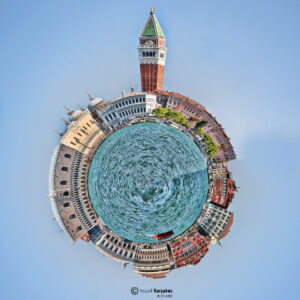 Kreisförmige Panoramaansicht von Venedig mit dem Canal Grande im Zentrum, umgeben von historischen Gebäuden wie dem Campanile di San Marco – ideal für Reise-, Architektur- und Kulturerlebnisse.
